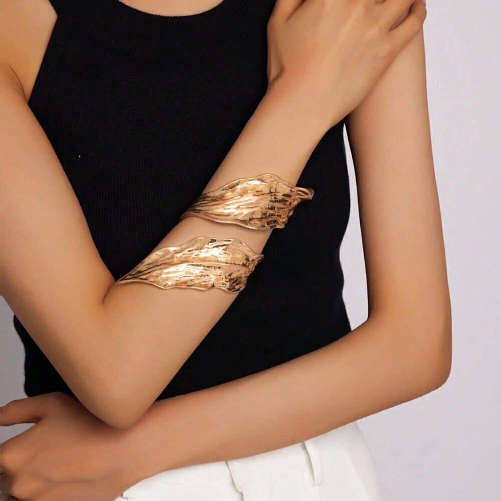 Gold-Colored Preppy Women's High-End Metal Open Bangle Bracelet - Picture 5 of 7